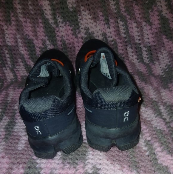 On clouds Size 8 - Picture 5 of 5